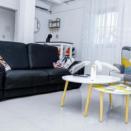 Naiveli-Palm Appartement Meuble Sobre Et Chic Douala Exterior foto