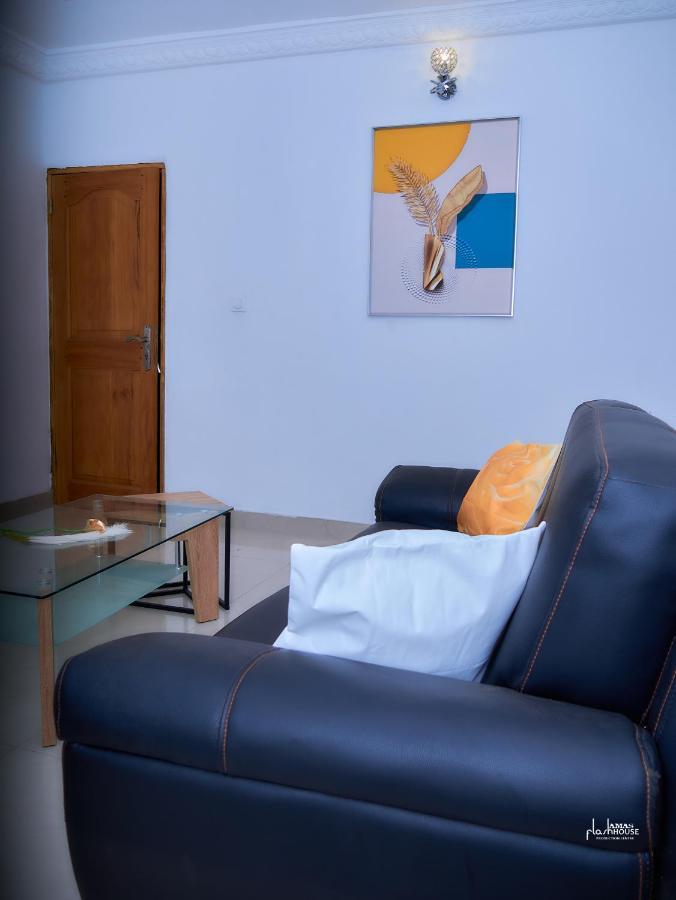 Naiveli-Palm Appartement Meuble Sobre Et Chic Douala Exterior foto