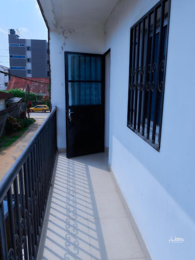 Naiveli-Palm Appartement Meuble Sobre Et Chic Douala Exterior foto