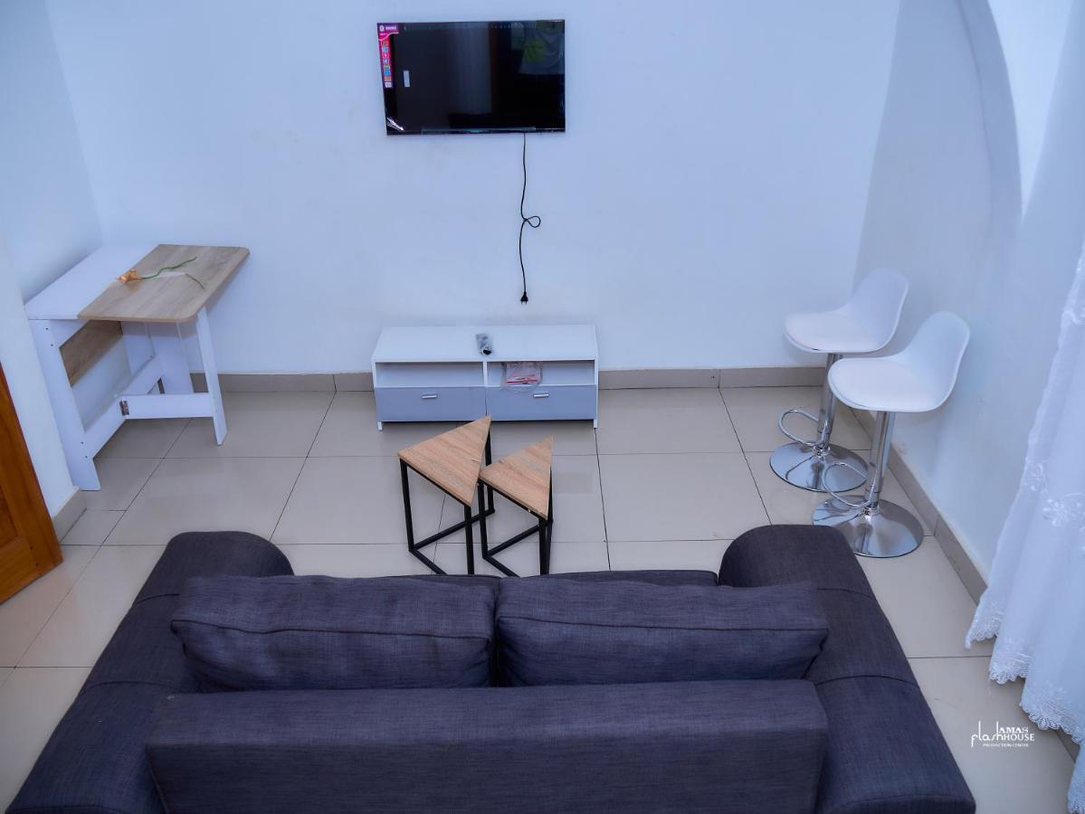 Naiveli-Palm Appartement Meuble Sobre Et Chic Douala Exterior foto