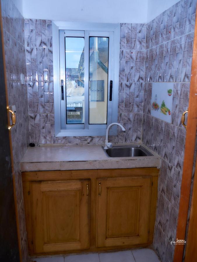 Naiveli-Palm Appartement Meuble Sobre Et Chic Douala Exterior foto