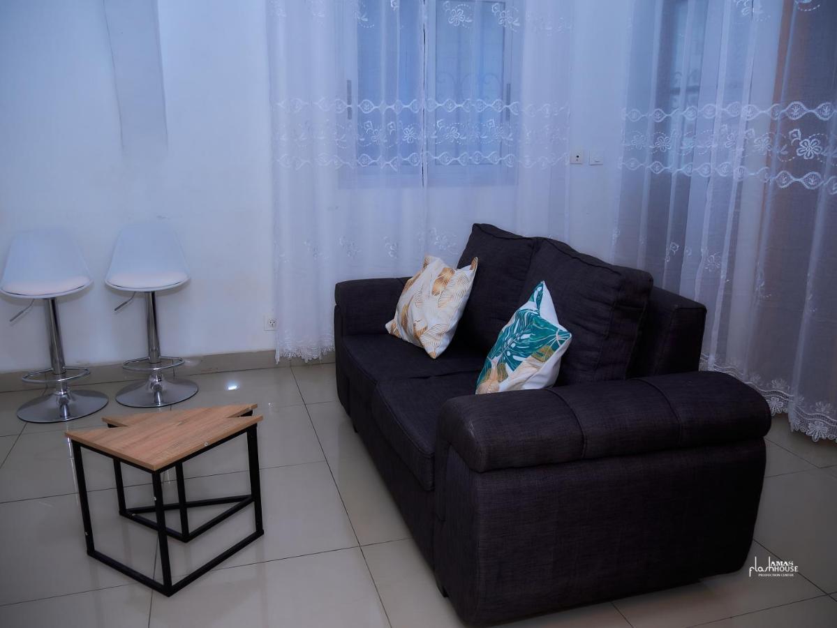 Naiveli-Palm Appartement Meuble Sobre Et Chic Douala Exterior foto
