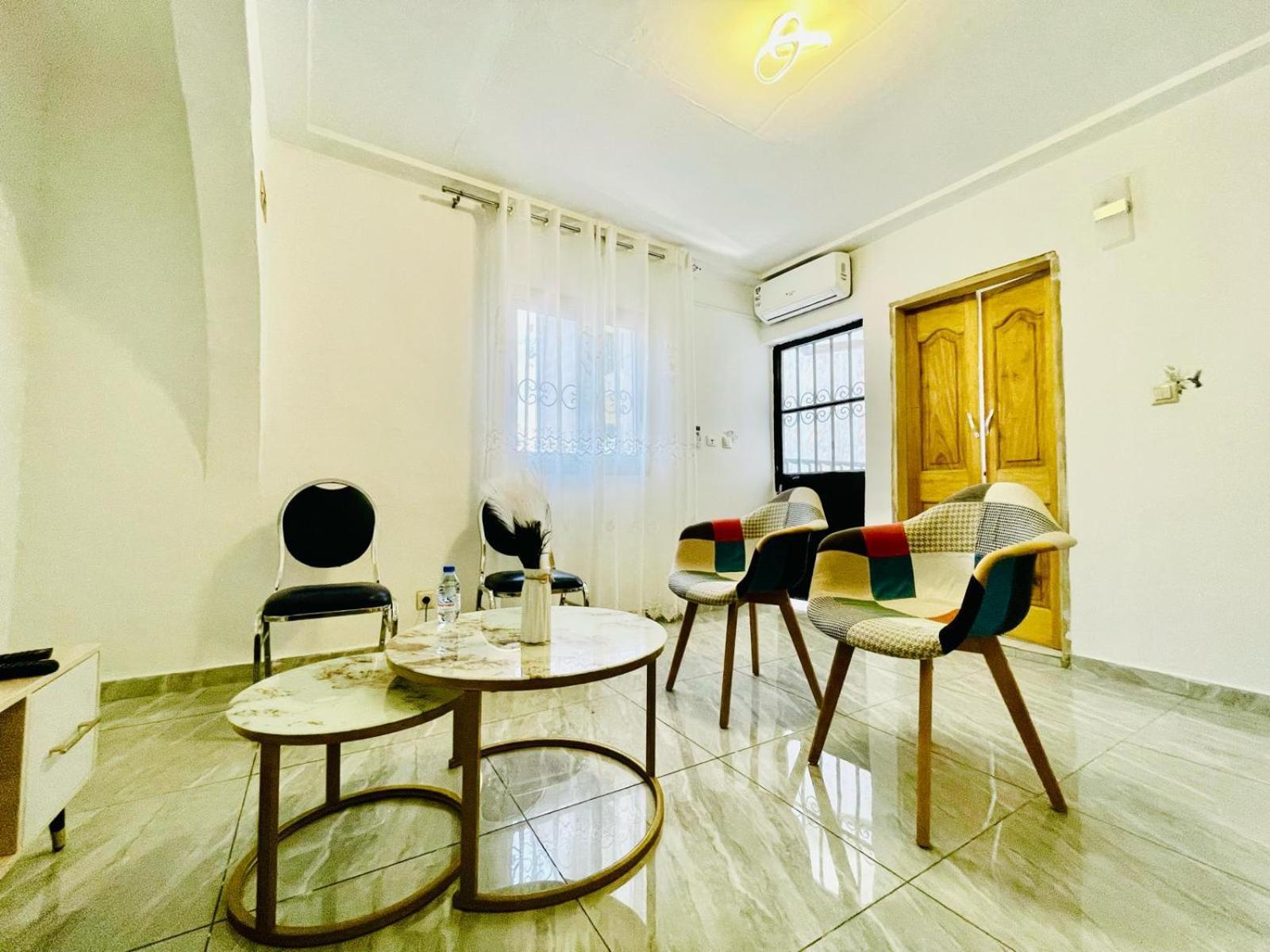Naiveli-Palm Appartement Meuble Sobre Et Chic Douala Exterior foto